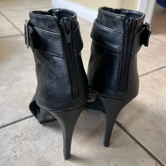 Charlotte Russe black leather open toe booties. Zip-up heels. Pumps. size 8 - Picture 3 of 6
